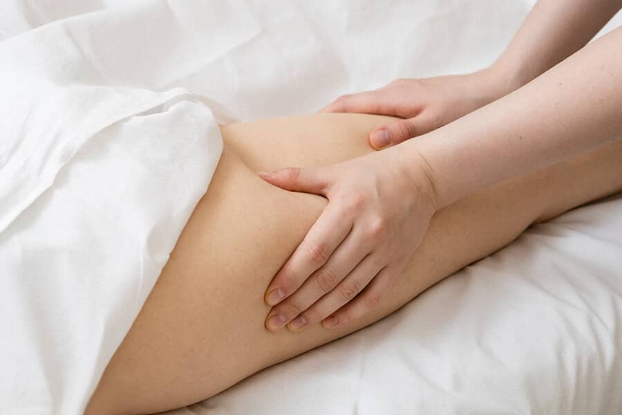 Процесс лимфодренажного массажа в студии